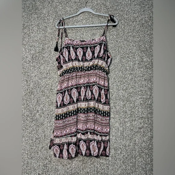 NWT Juniors' Live To Be Spoiled Tassel Tie Shoulder Skater Dress Size 1X - Picture 3 of 6